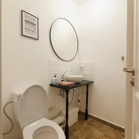 Spacious Flat In Old Town Wi-fi Apartment