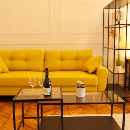 Spacious Flat In Old Town Wi-fi Apartment *