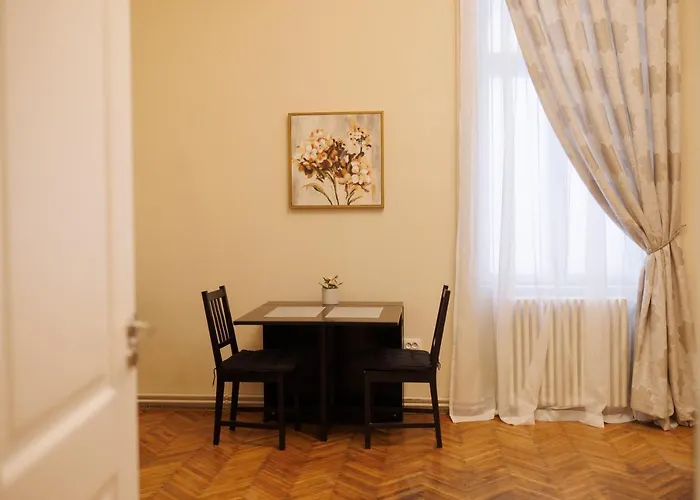 Spacious Flat In Old Town Wi-fi Apartment