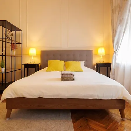 Spacious Flat In Old Town Wi-fi 公寓 *