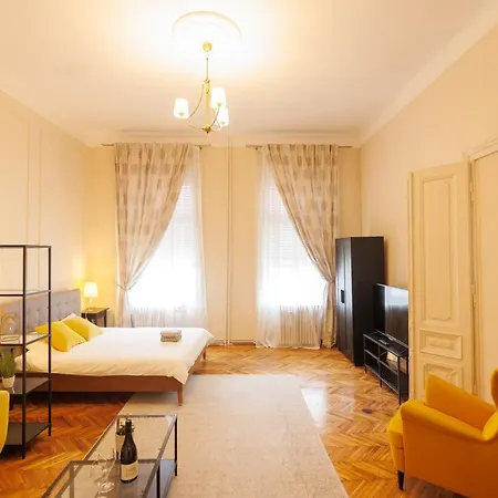 Spacious Flat In Old Town Wi-fi 公寓