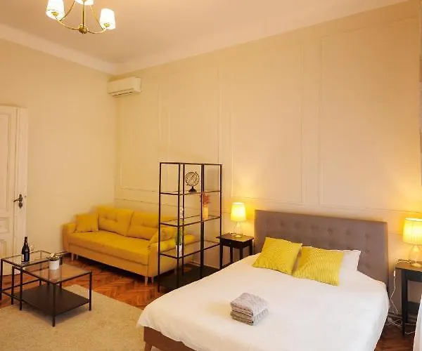 Appartement Spacious Flat In Old Town Wi-fi